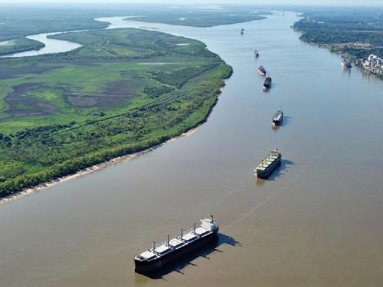 Argentina ahora cobrará peaje por uso de la hidrovía