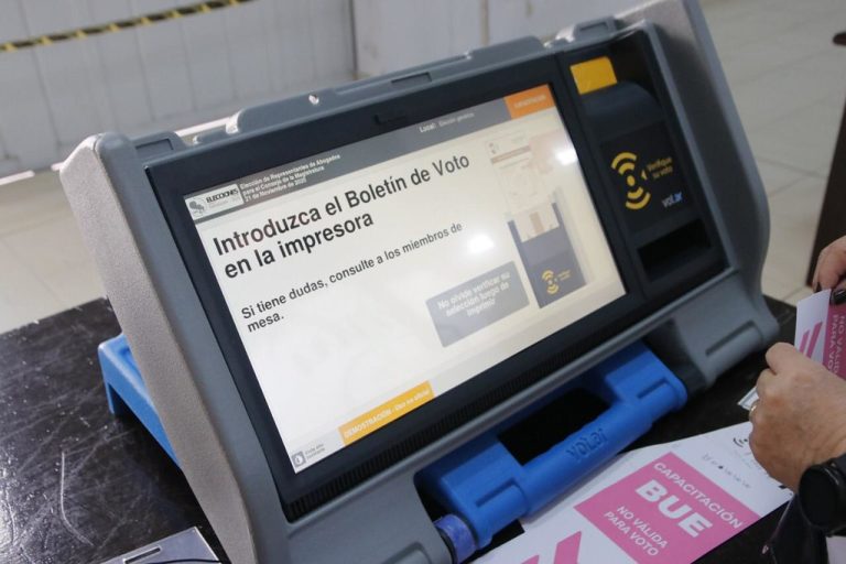 El TSJE continúa proceso que licita las máquinas de votos