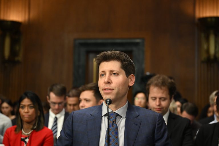 Jefe de OpenAI aboga ante el Senado de EEUU por regular la Inteligencia Artificial