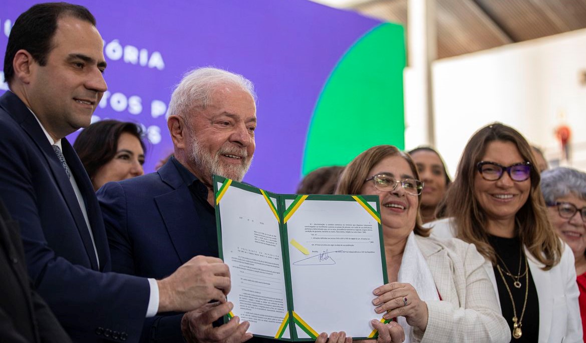 Lula promulgó la ley que establece igualdad de salario por trabajo entre hombres y mujeres - La Tribuna