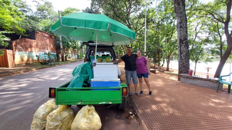 Ruta del Verano: Don Lorenzo se gana la vida con una bebida atípica en Paraguay