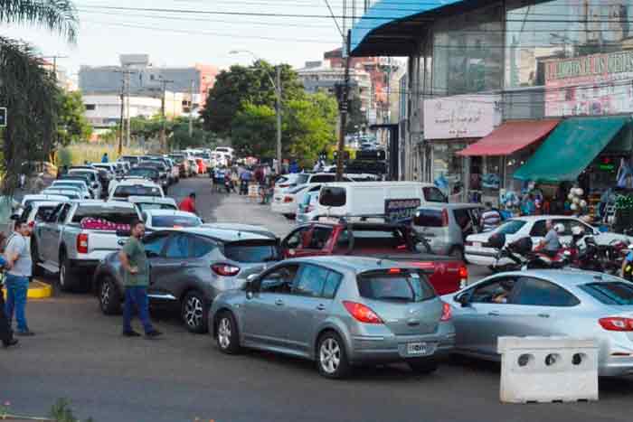 Argentinos se vuelcan a Encarnación para realizar compras