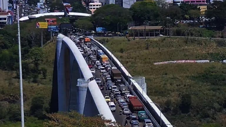Policía inició control a los primeros hinchas en el Este