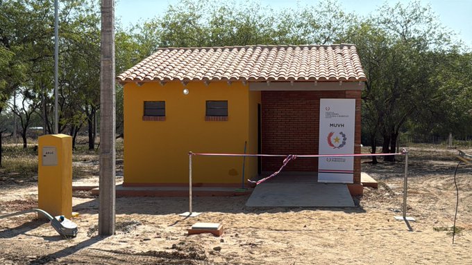 Mientras entregan viviendas indígenas protestan en Asunción