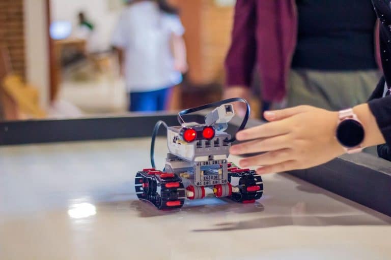Clases de robótica educativa para niños y adolescentes