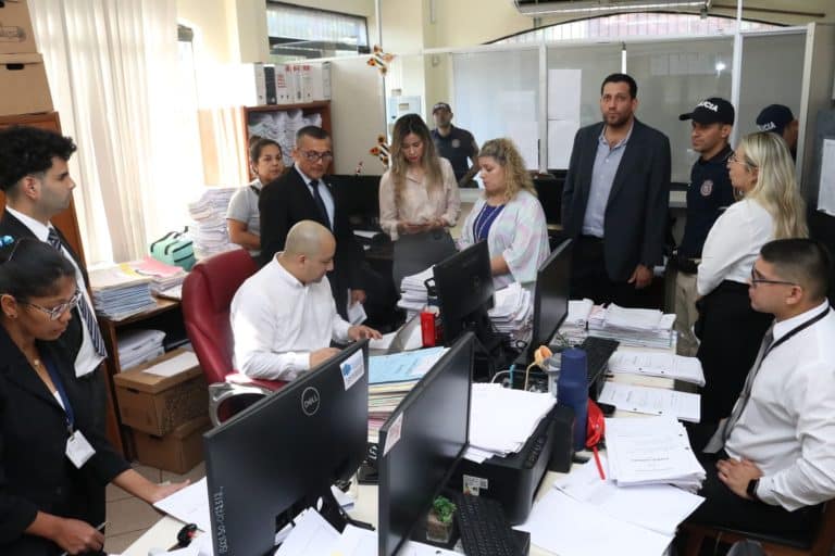 Allanamientos simultáneos en el caso «Mafia de los Pagarés»
