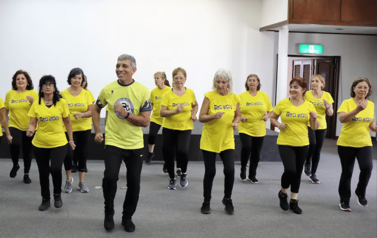 Actividades para adultos mayores: Música, ejercicio y aprendizaje