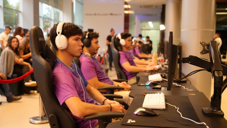 Gamers en Paraguay se preparan para competir en el torneo regional de Nissan