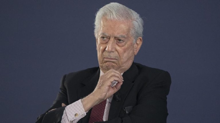 Las letras están de luto, falleció Mario Vargas Llosa