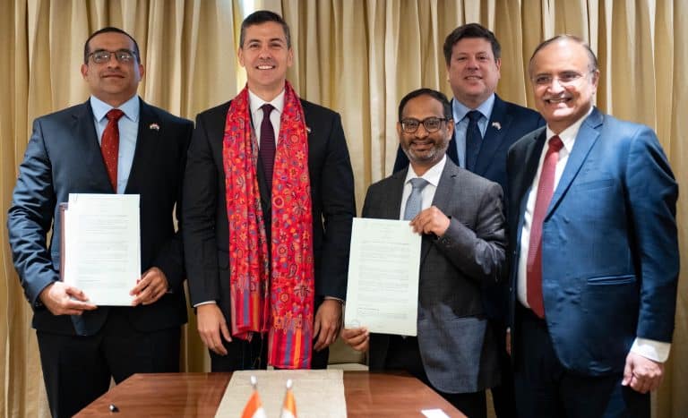 Peña fue testigo de un acuerdo entre empresas de Paraguay y de India para  la construcción de una fábrica de biocombustibles